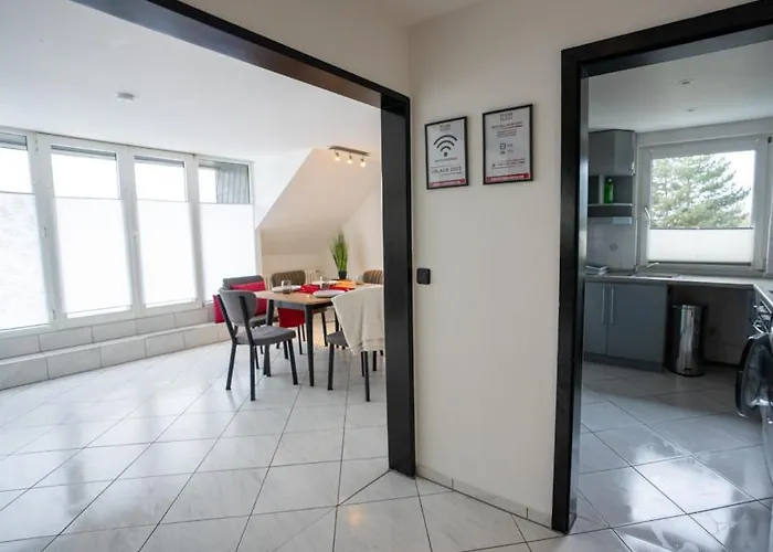 Serviceroom24 - 4 In Wlan - Smart-tv - 24-7 Check-in Und Küche Apartamento